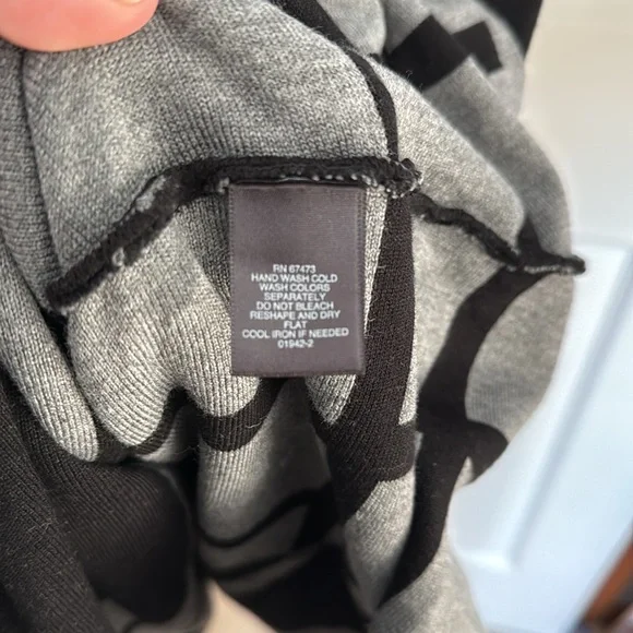 Liz Claiborne Black and Grey Sweater Dress - Size Small - Picture 3 of 4